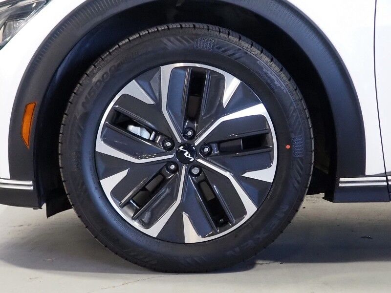 2024 Kia EV6 Light Long Range RWD *NAVIGATION, SAFETY ALERTS, ADAPTIVE CRUISE, BACKUP-CAMERA, DIGITAL COCKPIT, HEATED SEATS, REMOTE START, 19 INCH WHEELS, WIRELESS CHARGING, ANDROID & APPLE Round Rock TX