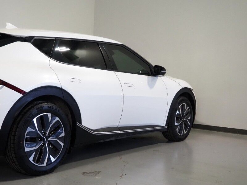 2024 Kia EV6 Light Long Range RWD *NAVIGATION, SAFETY ALERTS, ADAPTIVE CRUISE, BACKUP-CAMERA, DIGITAL COCKPIT, HEATED SEATS, REMOTE START, 19 INCH WHEELS, WIRELESS CHARGING, ANDROID & APPLE Round Rock TX
