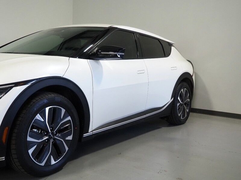 2024 Kia EV6 Light Long Range RWD *NAVIGATION, SAFETY ALERTS, ADAPTIVE CRUISE, BACKUP-CAMERA, DIGITAL COCKPIT, HEATED SEATS, REMOTE START, 19 INCH WHEELS, WIRELESS CHARGING, ANDROID & APPLE Round Rock TX