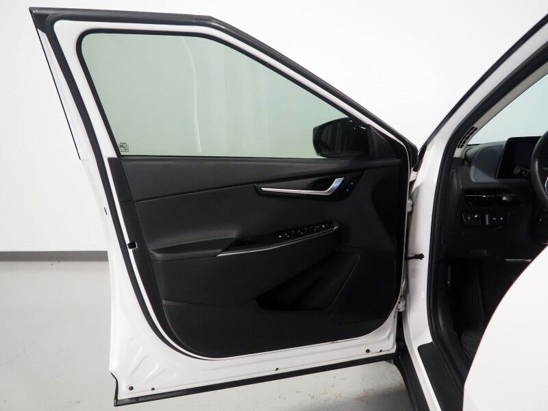 2024 Kia EV6 Light Long Range RWD *NAVIGATION, SAFETY ALERTS, ADAPTIVE CRUISE, BACKUP-CAMERA, DIGITAL COCKPIT, HEATED SEATS, REMOTE START, 19 INCH WHEELS, WIRELESS CHARGING, ANDROID & APPLE Round Rock TX