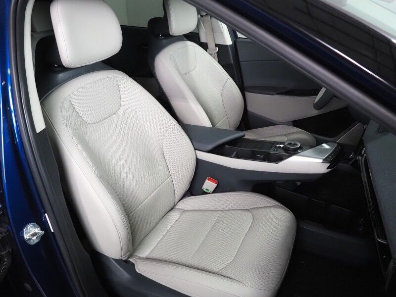 2024 Kia EV6 Wind (77 kWh Battery - 310 Mile Range) *NAVIGATION, SAFETY ALERTS, ADAPTIVE CRUISE, 360 VIEW CAMERAS, DIGITAL COCKPIT, VEGAN LEATHER, CLIMATE SEATS, WIRELESS CHARING, MERIDIAN AUDIO, ANDROID & APPLE