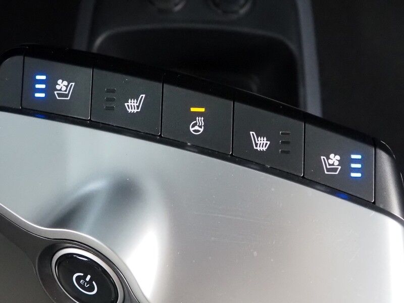 2024 Kia EV6 Wind AWD *NAVIGATION, SAFETY ALERTS, ADAPTIVE CRUISE, BACKUP-CAMERA, DIGITAL COCKPIT, VEGAN LEATHER, CLIMATE SEATS, HEATED STEERING, WIRELESS CHARGING, MERIDIAN AUDIO, ANDROID & APPLE Round Rock TX