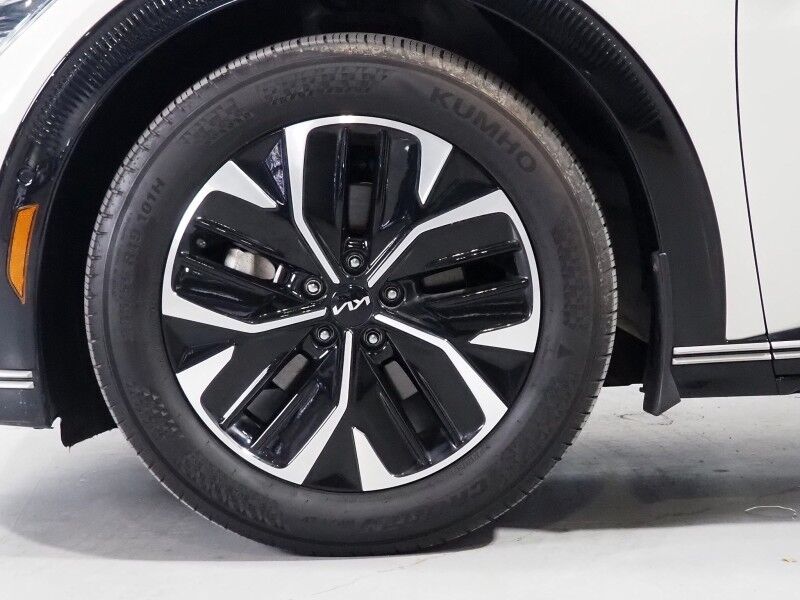 2024 Kia EV6 Wind *NAVIGATION, SAFETY ALERTS, ADAPTIVE CRUISE, 360 VIEW CAMERAS, DIGITAL COCKPIT, VEGAN LEATHER, CLIMATE SEATS, WIRELESS CHARING, MERIDIAN AUDIO, ANDROID & APPLE Round Rock TX