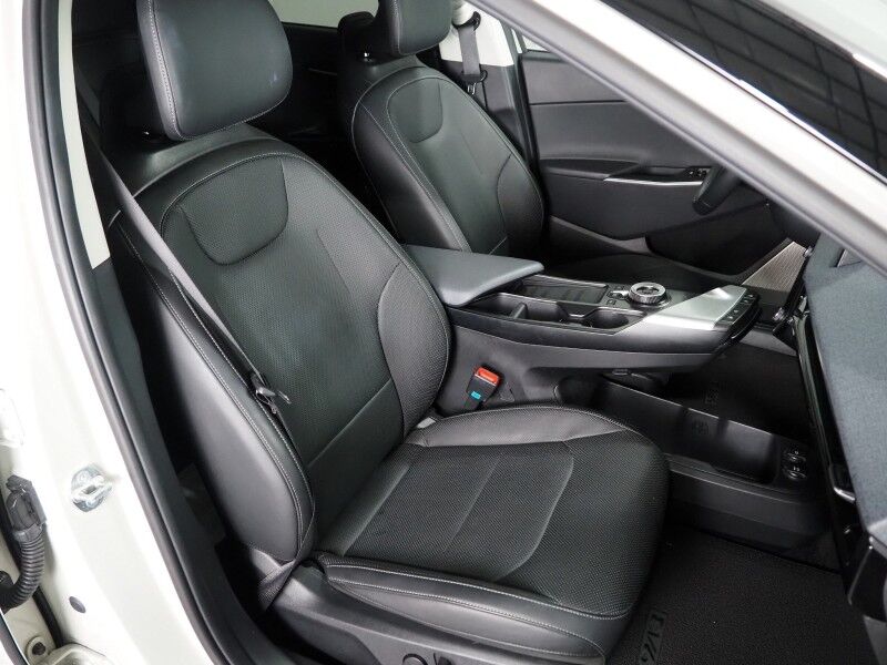 2024 Kia EV6 Wind *NAVIGATION, SAFETY ALERTS, ADAPTIVE CRUISE, 360 VIEW CAMERAS, DIGITAL COCKPIT, VEGAN LEATHER, CLIMATE SEATS, WIRELESS CHARING, MERIDIAN AUDIO, ANDROID & APPLE