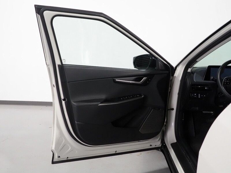 2024 Kia EV6 Wind *NAVIGATION, SAFETY ALERTS, ADAPTIVE CRUISE, 360 VIEW CAMERAS, DIGITAL COCKPIT, VEGAN LEATHER, CLIMATE SEATS, WIRELESS CHARING, MERIDIAN AUDIO, ANDROID & APPLE Round Rock TX