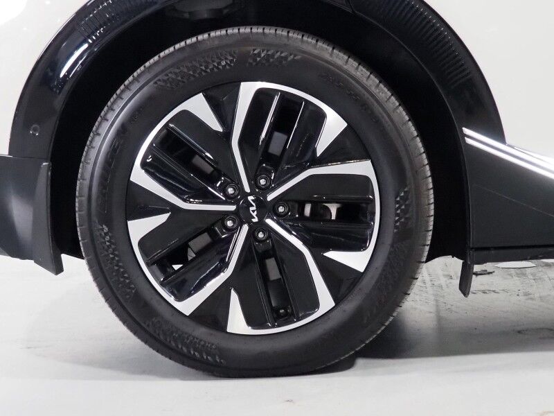 2024 Kia EV6 Wind *NAVIGATION, SAFETY ALERTS, ADAPTIVE CRUISE, 360 VIEW CAMERAS, DIGITAL COCKPIT, VEGAN LEATHER, CLIMATE SEATS, WIRELESS CHARING, MERIDIAN AUDIO, ANDROID & APPLE Round Rock TX