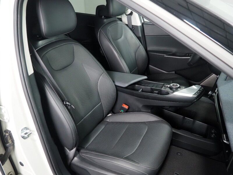 2024 Kia EV6 Wind RWD *NAVIGATION, SAFETY ALERTS, ADAPTIVE CRUISE, 360 VIEW CAMERAS, DIGITAL COCKPIT, VEGAN LEATHER, CLIMATE SEATS, WIRELESS CHARGING, MERIDIAN AUDIO, ANDROID & APPLE