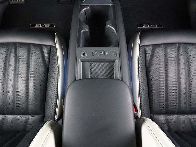 2024 Kia EV9 GT-Line AWD *HEADS-UP DISPLAY, NAVIGATION, SAFETY ALERTS, ADAPTIVE CRUISE, 360 VIEW CAMERAS, PANO MOONROOF, LEATHER, CLIMATE SEATS, HEATED STEERING, 2ND ROW CAPTAINS, MERIDIAN AUDIO, 21 INCH WHEELS, APPLE CARPLAY Round Rock TX