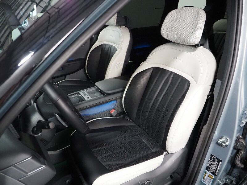 2024 Kia EV9 GT-Line AWD *HEADS-UP DISPLAY, NAVIGATION, SAFETY ALERTS, ADAPTIVE CRUISE, 360 VIEW CAMERAS, PANO MOONROOF, LEATHER, CLIMATE SEATS, HEATED STEERING, 2ND ROW CAPTAINS, MERIDIAN AUDIO, 21 INCH WHEELS, APPLE CARPLAY Round Rock TX