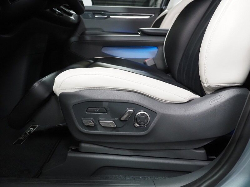 2024 Kia EV9 GT-Line AWD *HEADS-UP DISPLAY, NAVIGATION, SAFETY ALERTS, ADAPTIVE CRUISE, 360 VIEW CAMERAS, PANO MOONROOF, LEATHER, CLIMATE SEATS, HEATED STEERING, 2ND ROW CAPTAINS, MERIDIAN AUDIO, 21 INCH WHEELS, APPLE CARPLAY Round Rock TX