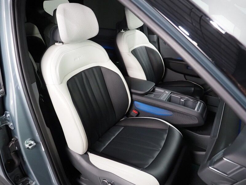 2024 Kia EV9 GT-Line AWD *HEADS-UP DISPLAY, NAVIGATION, SAFETY ALERTS, ADAPTIVE CRUISE, 360 VIEW CAMERAS, PANO MOONROOF, LEATHER, CLIMATE SEATS, HEATED STEERING, 2ND ROW CAPTAINS, MERIDIAN AUDIO, 21 INCH WHEELS, APPLE CARPLAY