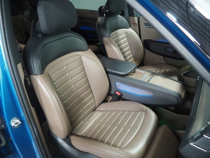 2024 Kia EV9 Land AWD *NAVIGATION, SAFETY ALERTS, ADAPTIVE CRUISE, 360 VIEW CAMERAS, PANORAMA MOONROOF, CLIMATE SEATS, HEATED STEERING, 2ND ROW CAPTAINS, LAND RELAXATION PKG, MERIDIAN AUDIO, 20 INCH WHEELS, ANDROID & APPLE