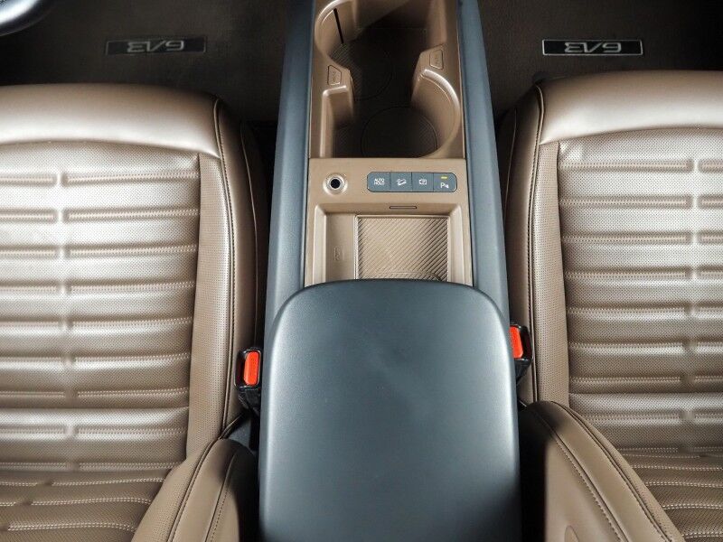 2024 Kia EV9 Land AWD *NAVIGATION, SAFETY ALERTS, ADAPTIVE CRUISE, 360 VIEW CAMERAS, PANORAMA MOONROOF, CLIMATE SEATS, HEATED STEERING, 2ND ROW CAPTAINS, LAND RELAXATION PKG, MERIDIAN AUDIO, 20 INCH WHEELS, ANDROID & APPLE Round Rock TX