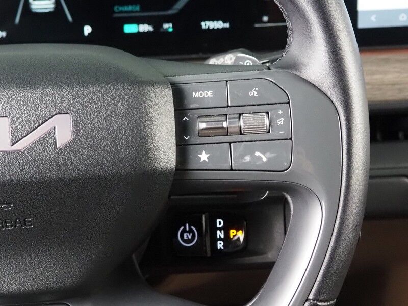 2024 Kia EV9 Land AWD *NAVIGATION, SAFETY ALERTS, ADAPTIVE CRUISE, 360 VIEW CAMERAS, PANORAMA MOONROOF, CLIMATE SEATS, HEATED STEERING, 2ND ROW CAPTAINS, LAND RELAXATION PKG, MERIDIAN AUDIO, 20 INCH WHEELS, ANDROID & APPLE Round Rock TX