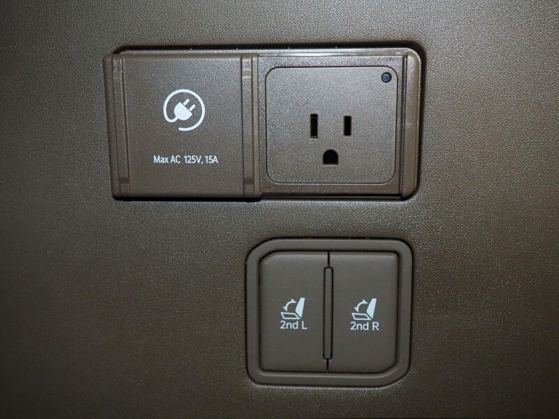 2024 Kia EV9 Land AWD *NAVIGATION, SAFETY ALERTS, ADAPTIVE CRUISE, 360 VIEW CAMERAS, PANORAMA MOONROOF, CLIMATE SEATS, HEATED STEERING, 2ND ROW CAPTAINS, LAND RELAXATION PKG, MERIDIAN AUDIO, 20 INCH WHEELS, ANDROID & APPLE Round Rock TX