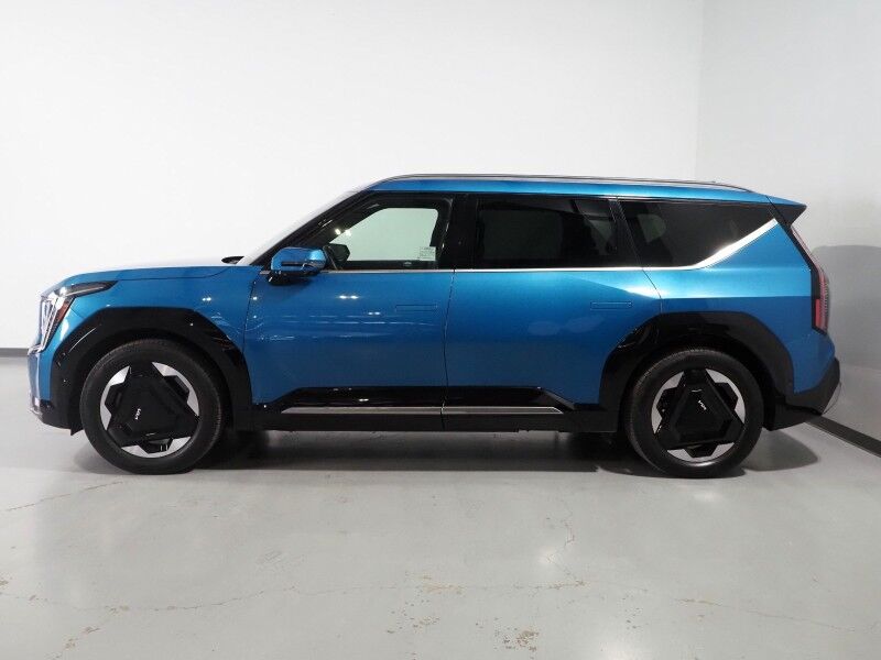 2024 Kia EV9 Land AWD *NAVIGATION, SAFETY ALERTS, ADAPTIVE CRUISE, 360 VIEW CAMERAS, PANORAMA MOONROOF, CLIMATE SEATS, HEATED STEERING, 2ND ROW CAPTAINS, LAND RELAXATION PKG, MERIDIAN AUDIO, 20 INCH WHEELS, ANDROID & APPLE Round Rock TX