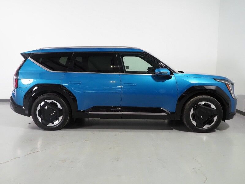 2024 Kia EV9 Land AWD *NAVIGATION, SAFETY ALERTS, ADAPTIVE CRUISE, 360 VIEW CAMERAS, PANORAMA MOONROOF, CLIMATE SEATS, HEATED STEERING, 2ND ROW CAPTAINS, LAND RELAXATION PKG, MERIDIAN AUDIO, 20 INCH WHEELS, ANDROID & APPLE Round Rock TX