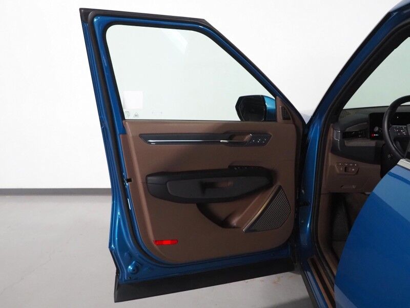 2024 Kia EV9 Land AWD *NAVIGATION, SAFETY ALERTS, ADAPTIVE CRUISE, 360 VIEW CAMERAS, PANORAMA MOONROOF, CLIMATE SEATS, HEATED STEERING, 2ND ROW CAPTAINS, LAND RELAXATION PKG, MERIDIAN AUDIO, 20 INCH WHEELS, ANDROID & APPLE Round Rock TX