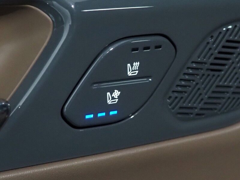 2024 Kia EV9 Land AWD *NAVIGATION, SAFETY ALERTS, ADAPTIVE CRUISE, 360 VIEW CAMERAS, PANORAMA MOONROOF, CLIMATE SEATS, HEATED STEERING, 2ND ROW CAPTAINS, LAND RELAXATION PKG, MERIDIAN AUDIO, 20 INCH WHEELS, ANDROID & APPLE Round Rock TX