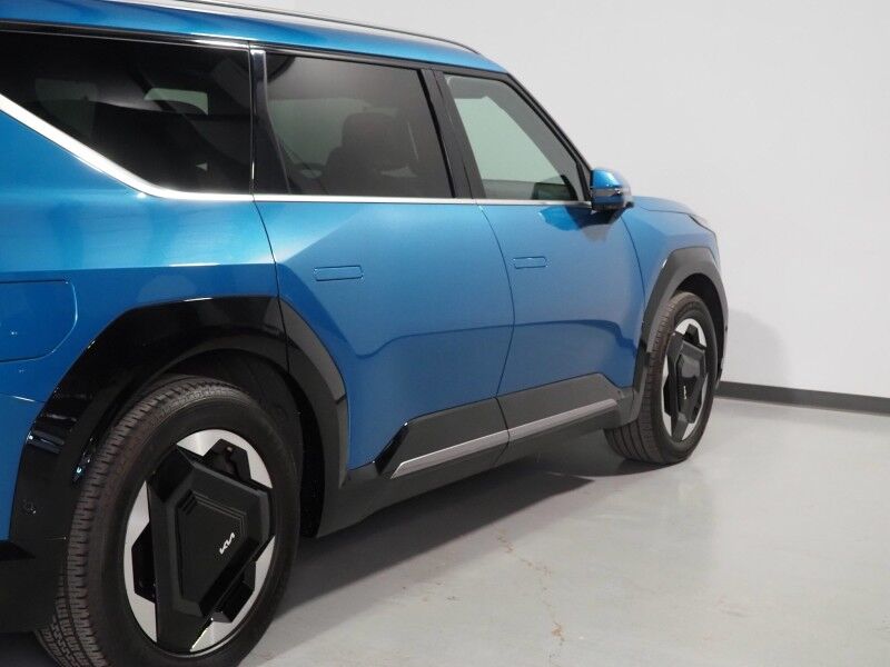 2024 Kia EV9 Land AWD *NAVIGATION, SAFETY ALERTS, ADAPTIVE CRUISE, 360 VIEW CAMERAS, PANORAMA MOONROOF, CLIMATE SEATS, HEATED STEERING, 2ND ROW CAPTAINS, LAND RELAXATION PKG, MERIDIAN AUDIO, 20 INCH WHEELS, ANDROID & APPLE Round Rock TX