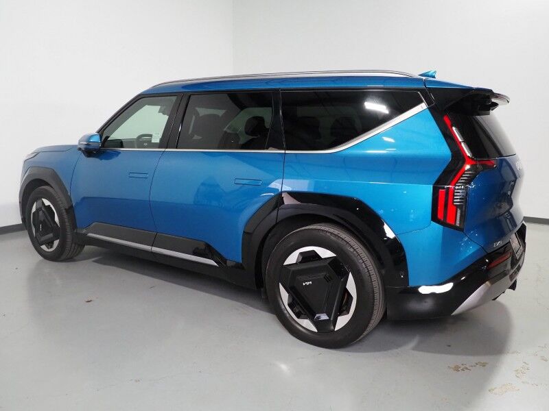 2024 Kia EV9 Land AWD *NAVIGATION, SAFETY ALERTS, ADAPTIVE CRUISE, 360 VIEW CAMERAS, PANORAMA MOONROOF, CLIMATE SEATS, HEATED STEERING, 2ND ROW CAPTAINS, LAND RELAXATION PKG, MERIDIAN AUDIO, 20 INCH WHEELS, ANDROID & APPLE Round Rock TX