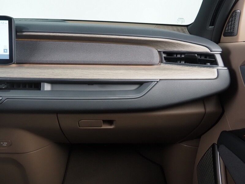 2024 Kia EV9 Land AWD *NAVIGATION, SAFETY ALERTS, ADAPTIVE CRUISE, 360 VIEW CAMERAS, PANORAMA MOONROOF, CLIMATE SEATS, HEATED STEERING, 2ND ROW CAPTAINS, LAND RELAXATION PKG, MERIDIAN AUDIO, 20 INCH WHEELS, ANDROID & APPLE Round Rock TX