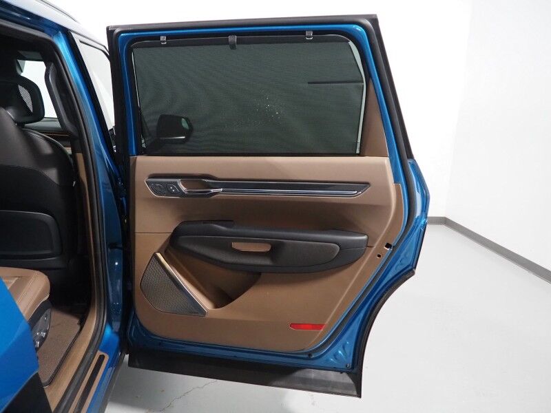 2024 Kia EV9 Land AWD *NAVIGATION, SAFETY ALERTS, ADAPTIVE CRUISE, 360 VIEW CAMERAS, PANORAMA MOONROOF, CLIMATE SEATS, HEATED STEERING, 2ND ROW CAPTAINS, LAND RELAXATION PKG, MERIDIAN AUDIO, 20 INCH WHEELS, ANDROID & APPLE Round Rock TX