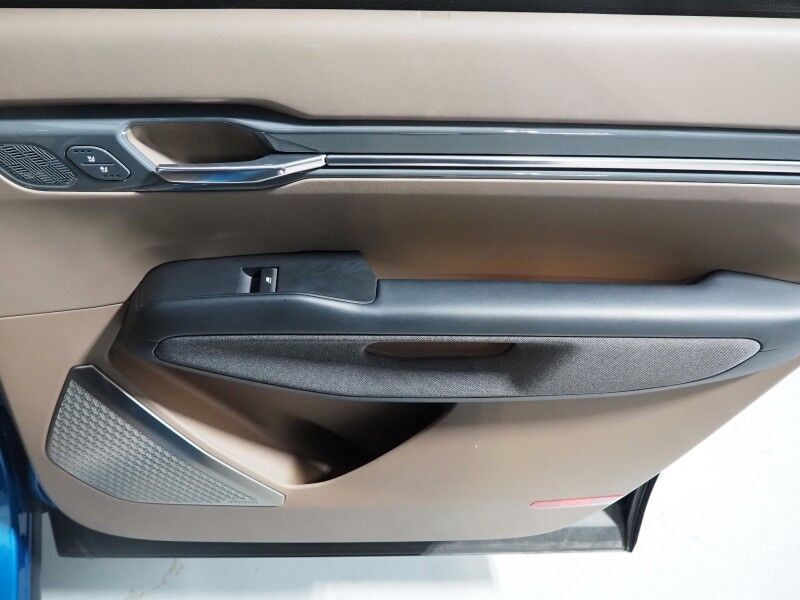 2024 Kia EV9 Land AWD *NAVIGATION, SAFETY ALERTS, ADAPTIVE CRUISE, 360 VIEW CAMERAS, PANORAMA MOONROOF, CLIMATE SEATS, HEATED STEERING, 2ND ROW CAPTAINS, LAND RELAXATION PKG, MERIDIAN AUDIO, 20 INCH WHEELS, ANDROID & APPLE Round Rock TX