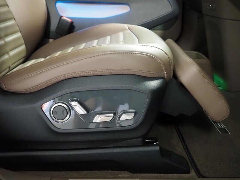 2024 Kia EV9 Land AWD *NAVIGATION, SAFETY ALERTS, ADAPTIVE CRUISE, 360 VIEW CAMERAS, PANORAMA MOONROOF, CLIMATE SEATS, HEATED STEERING, 2ND ROW CAPTAINS, LAND RELAXATION PKG, MERIDIAN AUDIO, 20 INCH WHEELS, ANDROID & APPLE Round Rock TX