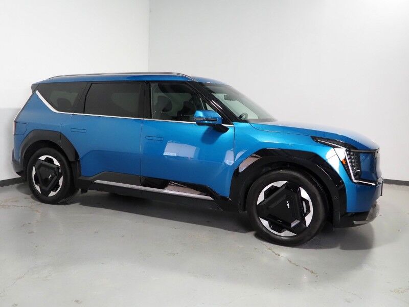 2024 Kia EV9 Land AWD *NAVIGATION, SAFETY ALERTS, ADAPTIVE CRUISE, 360 VIEW CAMERAS, PANORAMA MOONROOF, CLIMATE SEATS, HEATED STEERING, 2ND ROW CAPTAINS, LAND RELAXATION PKG, MERIDIAN AUDIO, 20 INCH WHEELS, ANDROID & APPLE