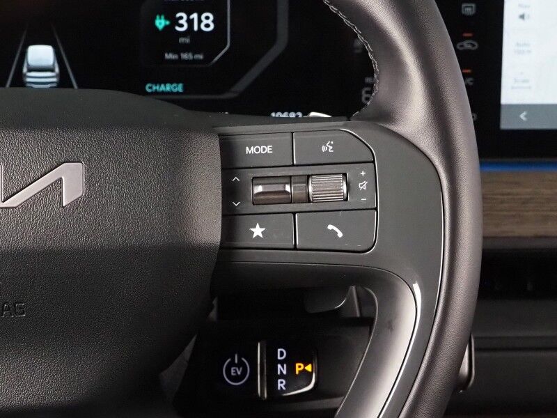 2024 Kia EV9 Land AWD *NAVIGATION, SAFETY ALERTS, ADAPTIVE CRUISE, 360 VIEW CAMERAS, PANORAMA MOONROOF, CLIMATE SEATS, HEATED STEERING, 2ND ROW CAPTAINS, MERIDIAN AUDIO, 20 INCH WHEELS, APPLE CARPLAY Round Rock TX