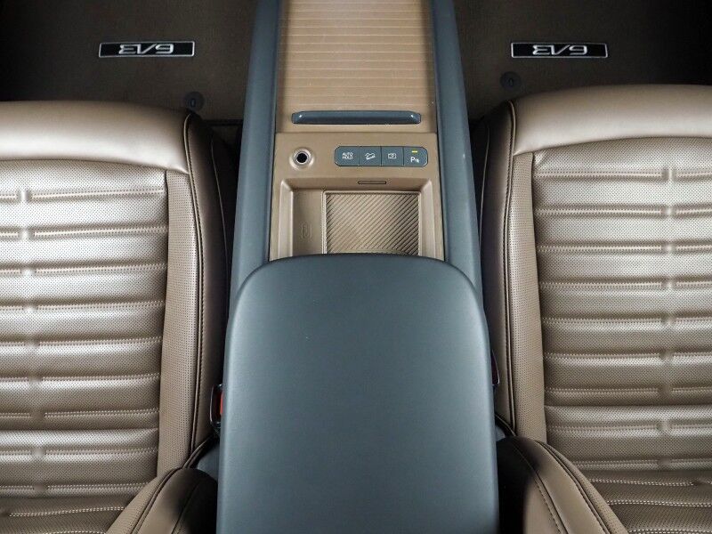 2024 Kia EV9 Land AWD *NAVIGATION, SAFETY ALERTS, ADAPTIVE CRUISE, 360 VIEW CAMERAS, PANORAMA MOONROOF, CLIMATE SEATS, HEATED STEERING, 2ND ROW CAPTAINS, MERIDIAN AUDIO, 20 INCH WHEELS, APPLE CARPLAY Round Rock TX