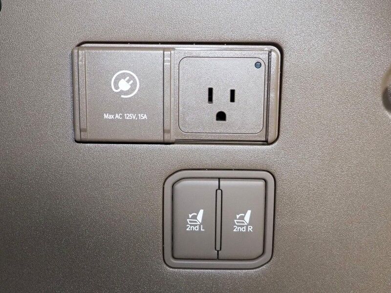 2024 Kia EV9 Land AWD *NAVIGATION, SAFETY ALERTS, ADAPTIVE CRUISE, 360 VIEW CAMERAS, PANORAMA MOONROOF, CLIMATE SEATS, HEATED STEERING, 2ND ROW CAPTAINS, MERIDIAN AUDIO, 20 INCH WHEELS, APPLE CARPLAY Round Rock TX