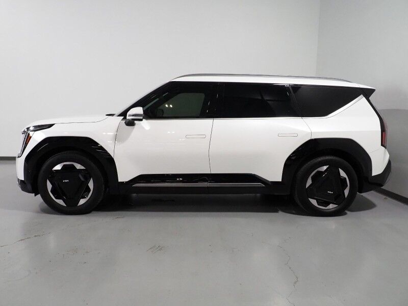 2024 Kia EV9 Land AWD *NAVIGATION, SAFETY ALERTS, ADAPTIVE CRUISE, 360 VIEW CAMERAS, PANORAMA MOONROOF, CLIMATE SEATS, HEATED STEERING, 2ND ROW CAPTAINS, MERIDIAN AUDIO, 20 INCH WHEELS, APPLE CARPLAY Round Rock TX