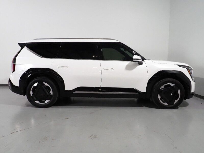 2024 Kia EV9 Land AWD *NAVIGATION, SAFETY ALERTS, ADAPTIVE CRUISE, 360 VIEW CAMERAS, PANORAMA MOONROOF, CLIMATE SEATS, HEATED STEERING, 2ND ROW CAPTAINS, MERIDIAN AUDIO, 20 INCH WHEELS, APPLE CARPLAY Round Rock TX