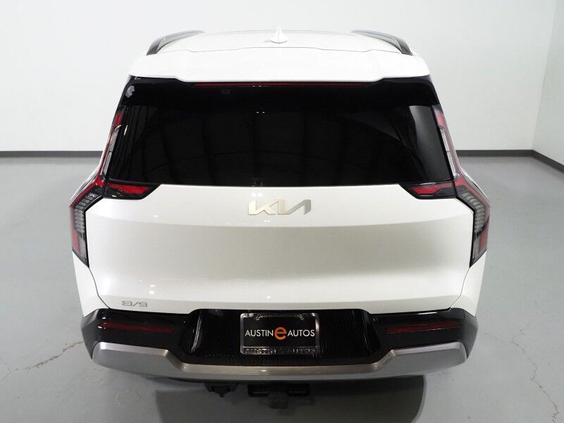 2024 Kia EV9 Land AWD *NAVIGATION, SAFETY ALERTS, ADAPTIVE CRUISE, 360 VIEW CAMERAS, PANORAMA MOONROOF, CLIMATE SEATS, HEATED STEERING, 2ND ROW CAPTAINS, MERIDIAN AUDIO, 20 INCH WHEELS, APPLE CARPLAY Round Rock TX
