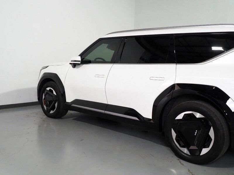 2024 Kia EV9 Land AWD *NAVIGATION, SAFETY ALERTS, ADAPTIVE CRUISE, 360 VIEW CAMERAS, PANORAMA MOONROOF, CLIMATE SEATS, HEATED STEERING, 2ND ROW CAPTAINS, MERIDIAN AUDIO, 20 INCH WHEELS, APPLE CARPLAY Round Rock TX