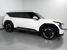 Kia EV9 Land AWD *NAVIGATION, SAFETY ALERTS, ADAPTIVE CRUISE, 360 VIEW CAMERAS, PANORAMA MOONROOF, CLIMATE SEATS, HEATED STEERING, 2ND ROW CAPTAINS, MERIDIAN AUDIO, 20 INCH WHEELS, APPLE CARPLAY 2024