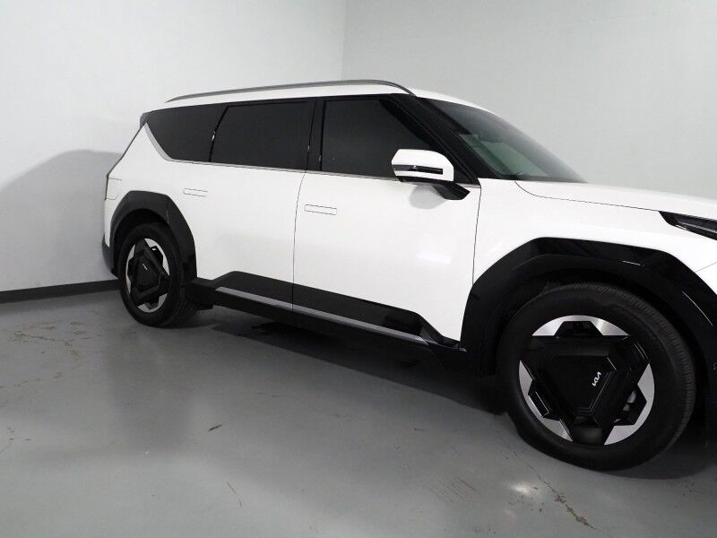 2024 Kia EV9 Land AWD *NAVIGATION, SAFETY ALERTS, ADAPTIVE CRUISE, 360 VIEW CAMERAS, PANORAMA MOONROOF, CLIMATE SEATS, HEATED STEERING, 2ND ROW CAPTAINS, MERIDIAN AUDIO, 20 INCH WHEELS, APPLE CARPLAY Round Rock TX