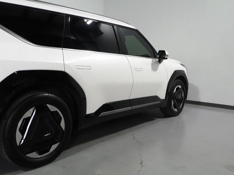 2024 Kia EV9 Land AWD *NAVIGATION, SAFETY ALERTS, ADAPTIVE CRUISE, 360 VIEW CAMERAS, PANORAMA MOONROOF, CLIMATE SEATS, HEATED STEERING, 2ND ROW CAPTAINS, MERIDIAN AUDIO, 20 INCH WHEELS, APPLE CARPLAY Round Rock TX