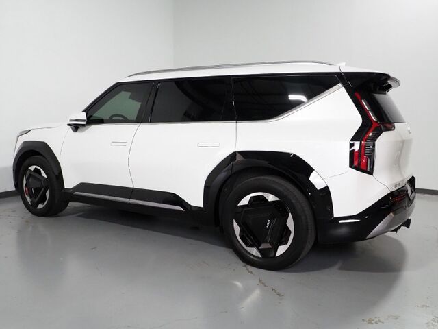 2024 Kia EV9 Land AWD *NAVIGATION, SAFETY ALERTS, ADAPTIVE CRUISE, 360 VIEW CAMERAS, PANORAMA MOONROOF, CLIMATE SEATS, HEATED STEERING, 2ND ROW CAPTAINS, MERIDIAN AUDIO, 20 INCH WHEELS, APPLE CARPLAY Round Rock TX