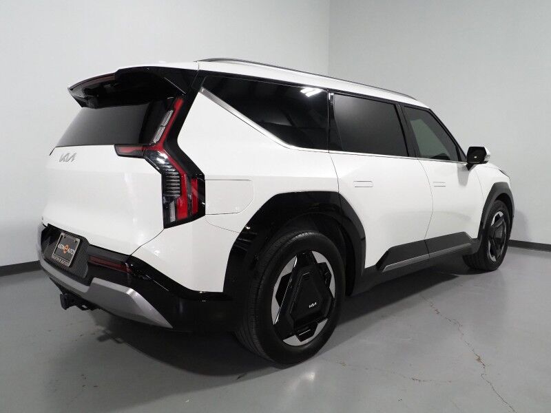 2024 Kia EV9 Land AWD *NAVIGATION, SAFETY ALERTS, ADAPTIVE CRUISE, 360 VIEW CAMERAS, PANORAMA MOONROOF, CLIMATE SEATS, HEATED STEERING, 2ND ROW CAPTAINS, MERIDIAN AUDIO, 20 INCH WHEELS, APPLE CARPLAY Round Rock TX