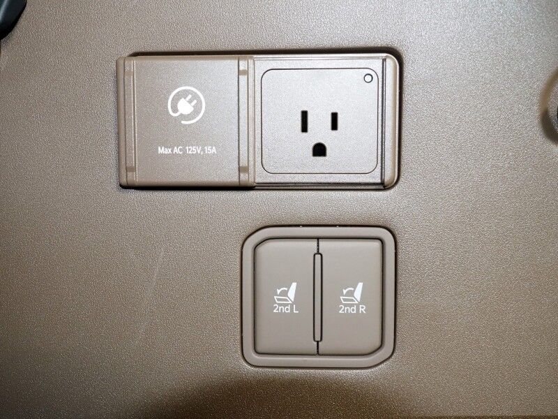 2024 Kia EV9 Land AWD *NAVIGATION, SAFETY ALERTS, ADAPTIVE CRUISE, 360 VIEW CAMERAS, PANORAMA MOONROOF, CLIMATE SEATS, HEATED STEERING, 2ND ROW CAPTAINS, MERIDIAN AUDIO, 20 INCH WHEELS, APPLE CARPLAY Round Rock TX