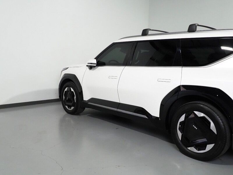 2024 Kia EV9 Land AWD *NAVIGATION, SAFETY ALERTS, ADAPTIVE CRUISE, 360 VIEW CAMERAS, PANORAMA MOONROOF, CLIMATE SEATS, HEATED STEERING, 2ND ROW CAPTAINS, MERIDIAN AUDIO, 20 INCH WHEELS, APPLE CARPLAY Round Rock TX
