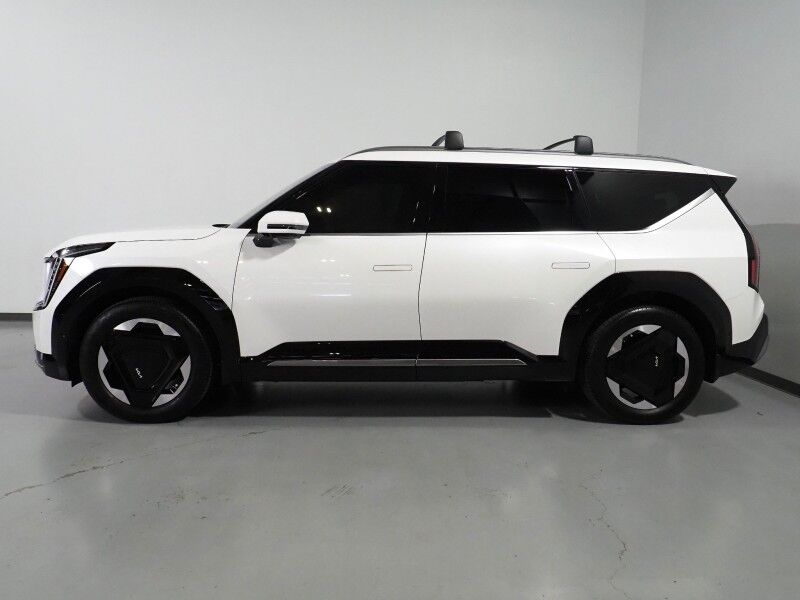 2024 Kia EV9 Land AWD *NAVIGATION, SAFETY ALERTS, ADAPTIVE CRUISE, 360 VIEW CAMERAS, PANORAMA MOONROOF, CLIMATE SEATS, HEATED STEERING, 2ND ROW CAPTAINS, MERIDIAN AUDIO, 20 INCH WHEELS, APPLE CARPLAY Round Rock TX