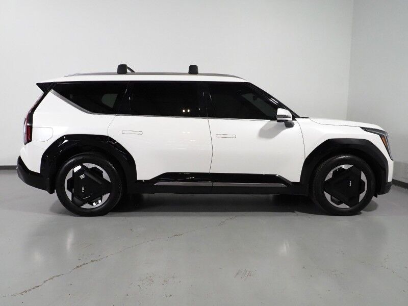 2024 Kia EV9 Land AWD *NAVIGATION, SAFETY ALERTS, ADAPTIVE CRUISE, 360 VIEW CAMERAS, PANORAMA MOONROOF, CLIMATE SEATS, HEATED STEERING, 2ND ROW CAPTAINS, MERIDIAN AUDIO, 20 INCH WHEELS, APPLE CARPLAY Round Rock TX