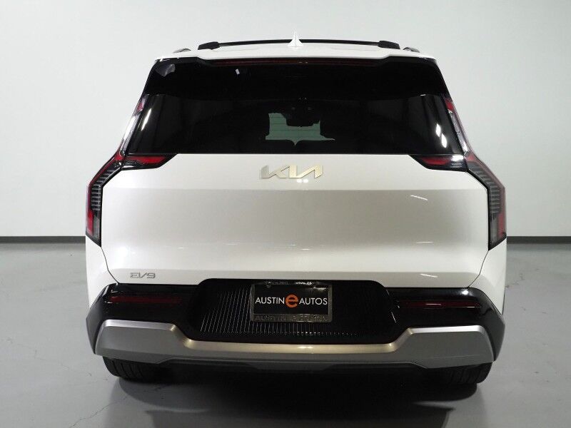 2024 Kia EV9 Land AWD *NAVIGATION, SAFETY ALERTS, ADAPTIVE CRUISE, 360 VIEW CAMERAS, PANORAMA MOONROOF, CLIMATE SEATS, HEATED STEERING, 2ND ROW CAPTAINS, MERIDIAN AUDIO, 20 INCH WHEELS, APPLE CARPLAY Round Rock TX