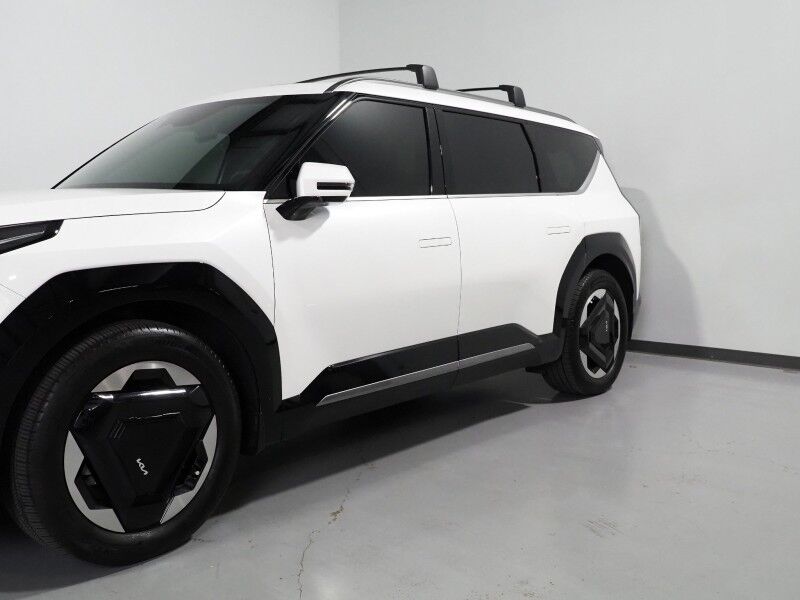 2024 Kia EV9 Land AWD *NAVIGATION, SAFETY ALERTS, ADAPTIVE CRUISE, 360 VIEW CAMERAS, PANORAMA MOONROOF, CLIMATE SEATS, HEATED STEERING, 2ND ROW CAPTAINS, MERIDIAN AUDIO, 20 INCH WHEELS, APPLE CARPLAY Round Rock TX