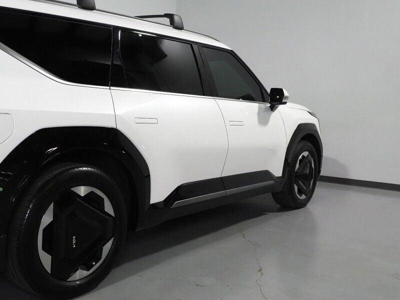 2024 Kia EV9 Land AWD *NAVIGATION, SAFETY ALERTS, ADAPTIVE CRUISE, 360 VIEW CAMERAS, PANORAMA MOONROOF, CLIMATE SEATS, HEATED STEERING, 2ND ROW CAPTAINS, MERIDIAN AUDIO, 20 INCH WHEELS, APPLE CARPLAY Round Rock TX