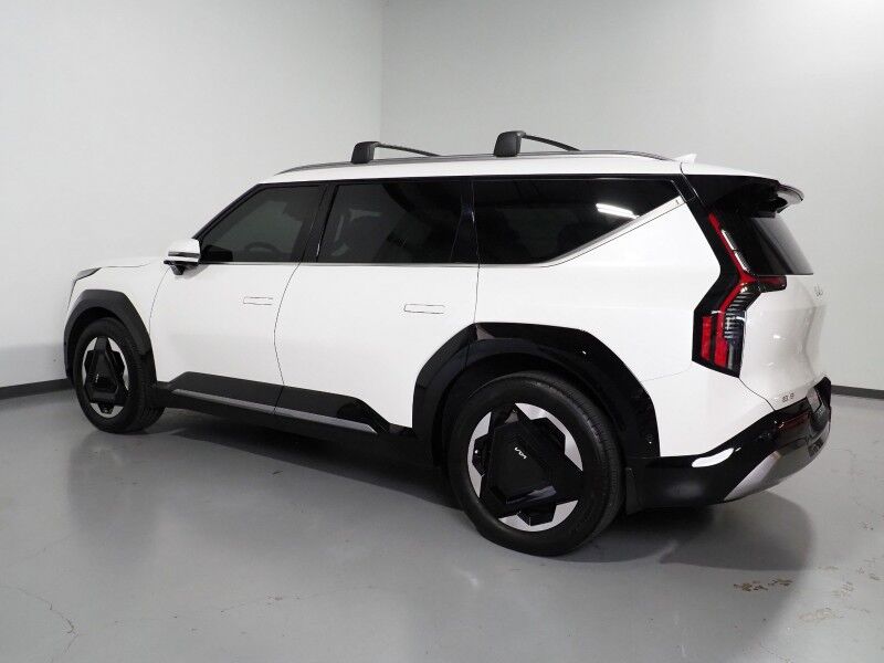 2024 Kia EV9 Land AWD *NAVIGATION, SAFETY ALERTS, ADAPTIVE CRUISE, 360 VIEW CAMERAS, PANORAMA MOONROOF, CLIMATE SEATS, HEATED STEERING, 2ND ROW CAPTAINS, MERIDIAN AUDIO, 20 INCH WHEELS, APPLE CARPLAY Round Rock TX